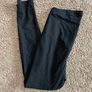 Old navy maternity leggings 🐼